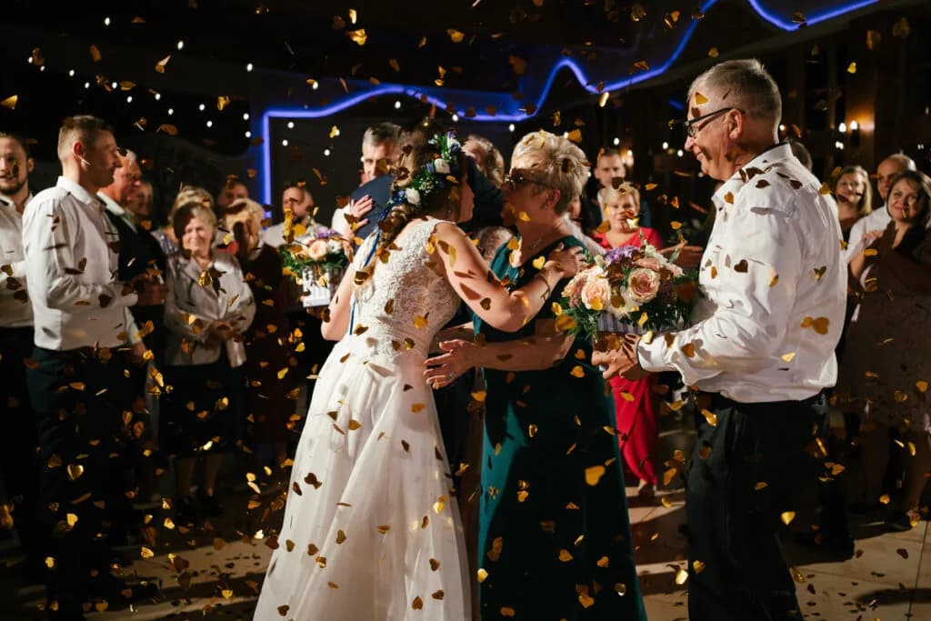 Jakie prezenty dla rodziców na weselu, które wywołają wzruszenie?