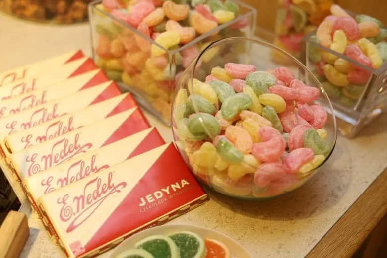 Impreza w stylu lat 80: najlepsze jedzenie, które zachwyci gości