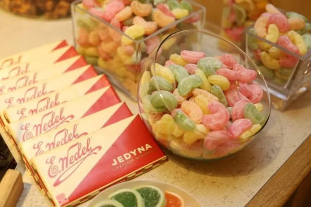 Impreza w stylu lat 80: najlepsze jedzenie, które zachwyci gości