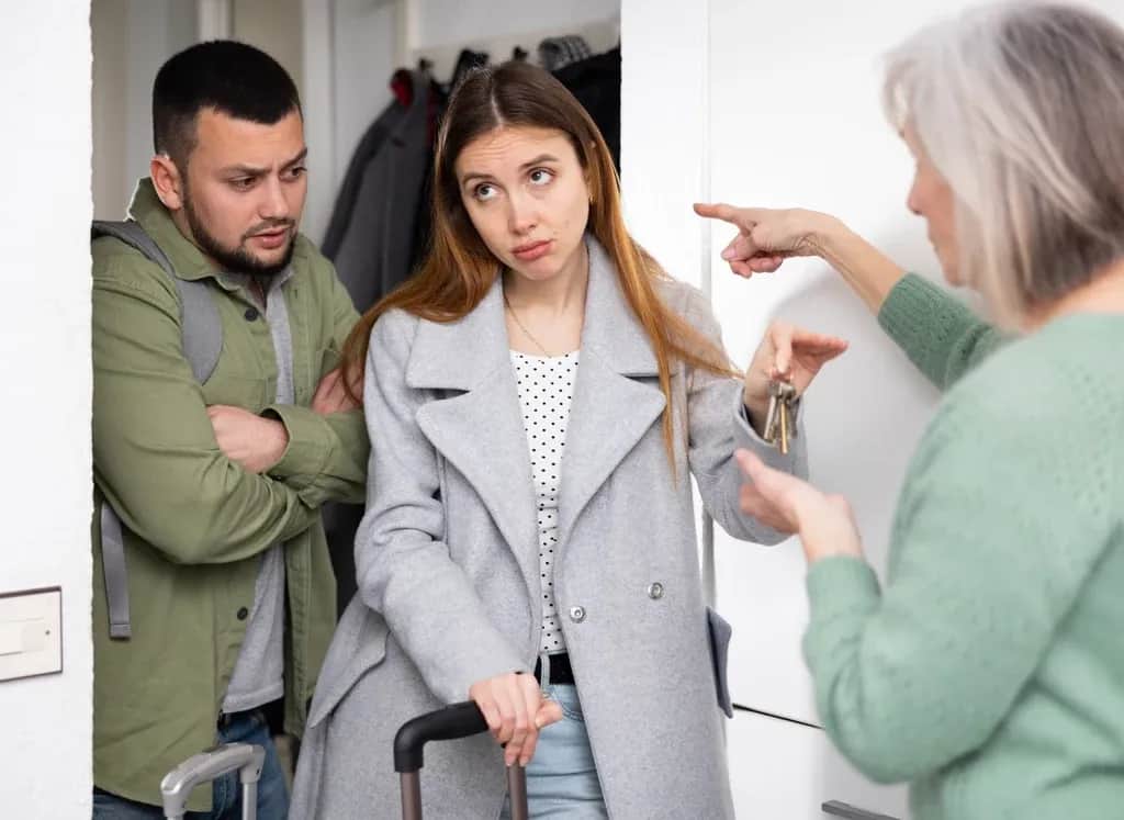 Czy właściciel mieszkania może zakazać przyjmowania gości? Sprawdź swoje prawa