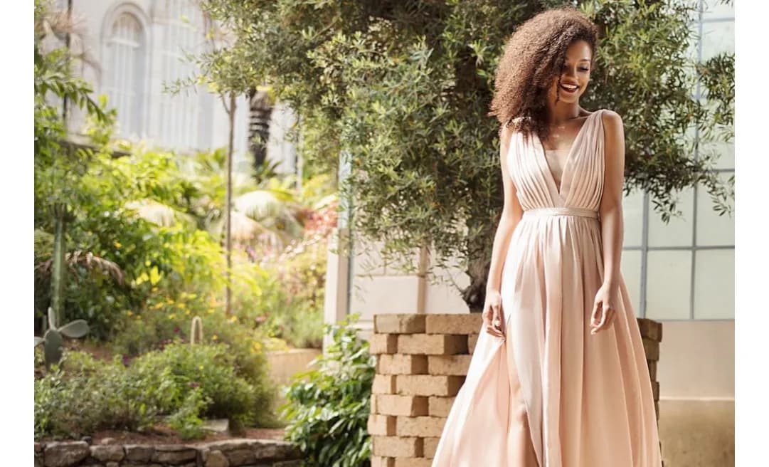 Jaką sukienkę na wesele jako gość wybrać, by nie popełnić błędu?