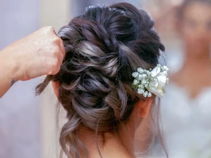 Co na głowę do ślubu? Odkryj modne alternatywy dla welonu