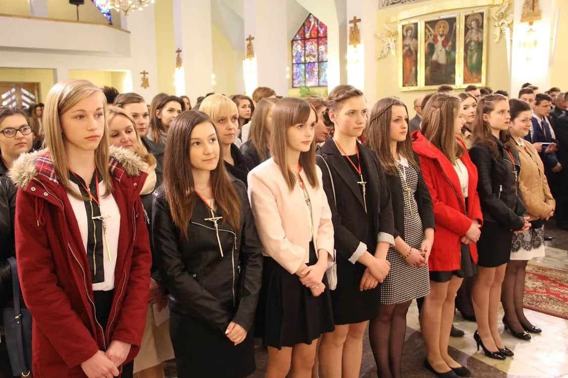 W co się ubrać na bierzmowanie jako gość, aby uniknąć faux pas?