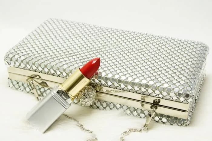 Co zabrać na wesele jako gość, aby uniknąć faux pas i cieszyć się zabawą