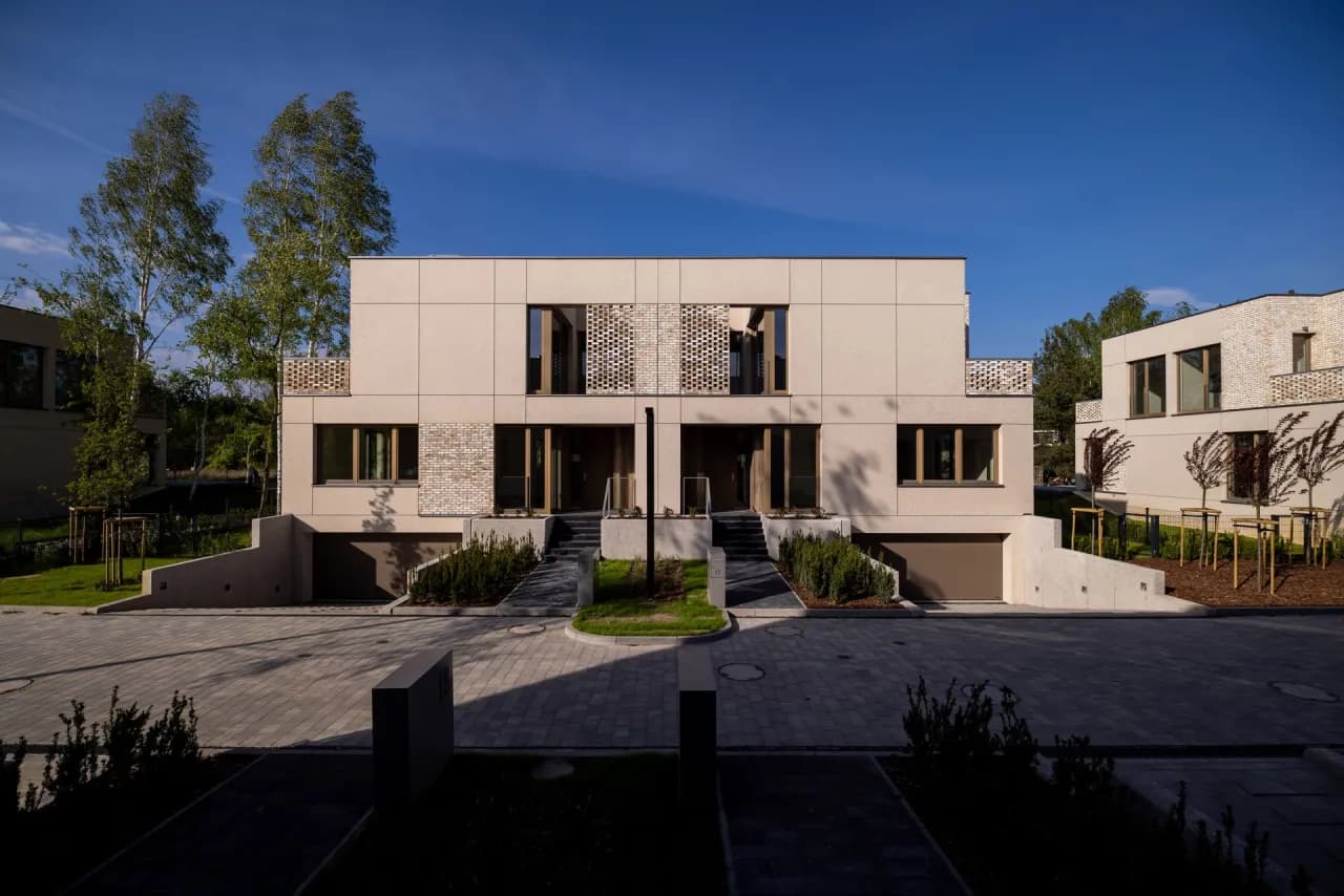 Kto kogo powinien pierwszy zaprosić do domu? Sprawdź zasady i komfort