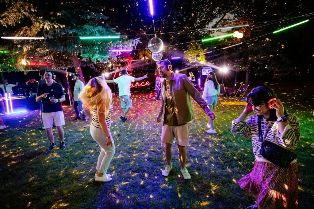 Impreza w stylu lat 80 w Warszawie - najlepsze wydarzenia i miejsca