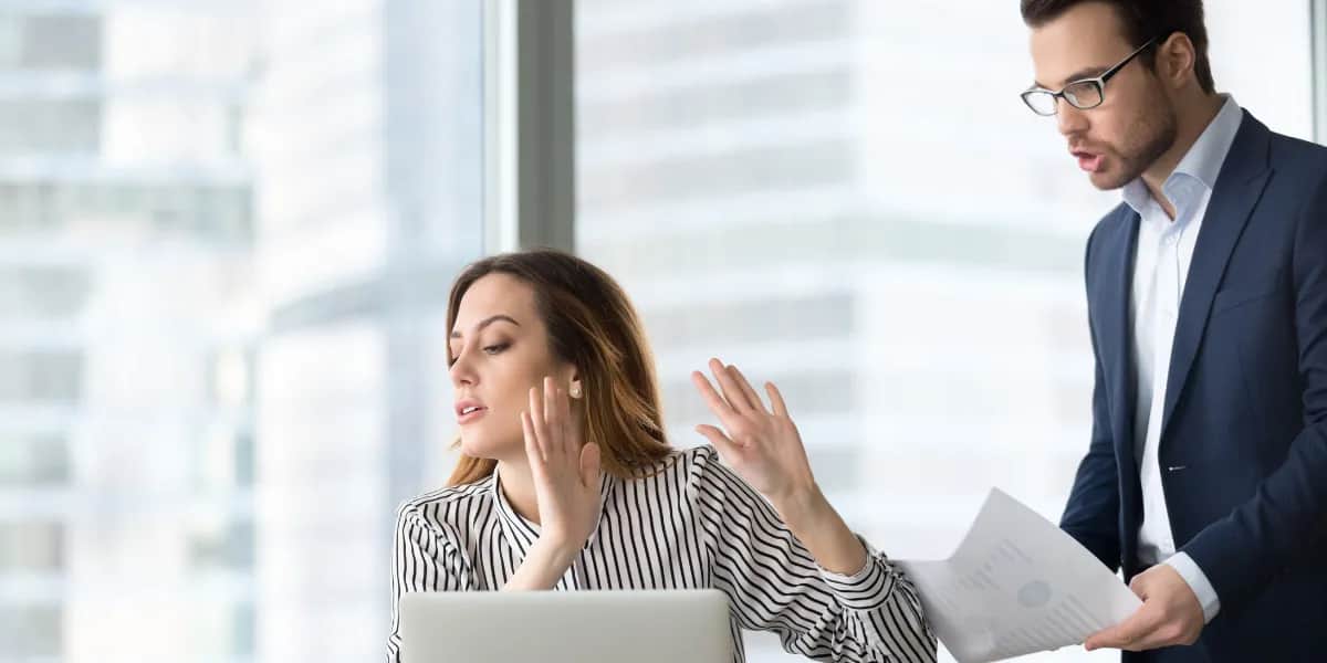 Jak grzecznie odmówić zaproszenia? Przykłady i porady na każdą okazję