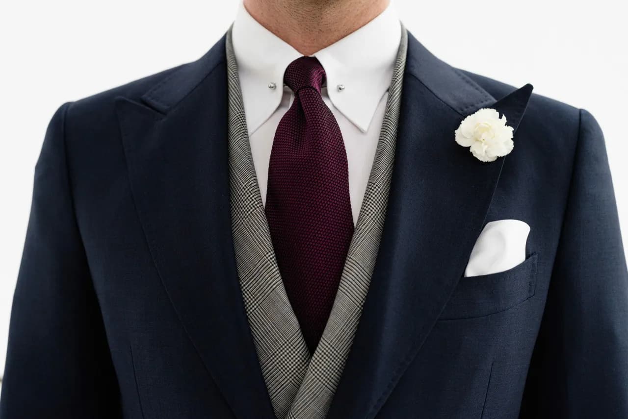 Idealny garnitur do ślubu: jak uniknąć najczęstszych błędów