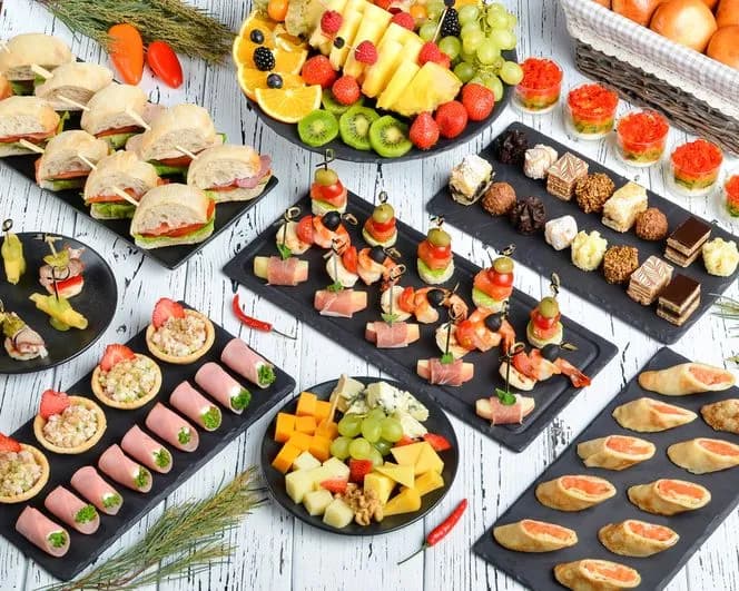 Co na ciepło dla gości – łatwe przepisy na pyszne dania na imprezę